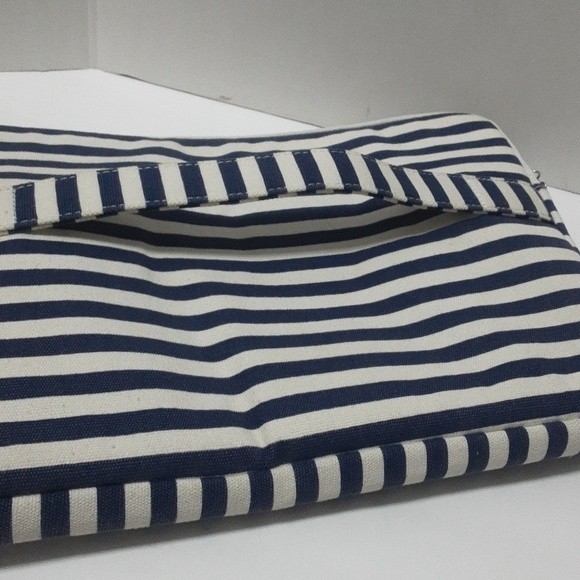 Canvas Life Striped Padded Laptop Case - Picture 5 of 7